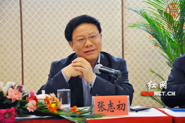 (省委宣传部副部长、省委创先争优活动领导小组成员、办公室副主任张志初作工作报告。)