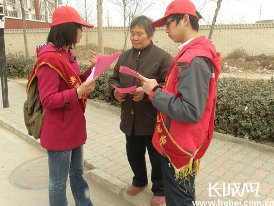 经贸大学开展学雷锋志愿服务走进社区活动