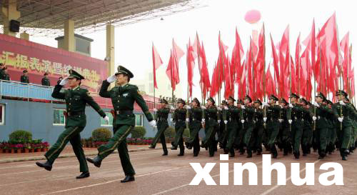 湖北消防举行新兵阅兵分列式(组图)