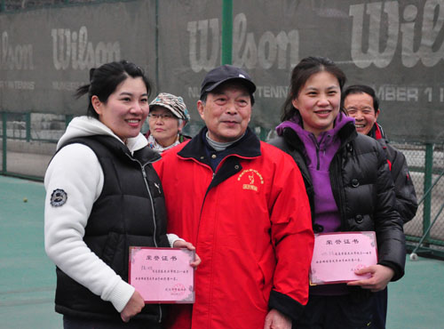 武汉市迎三八女子业余网球赛落幕