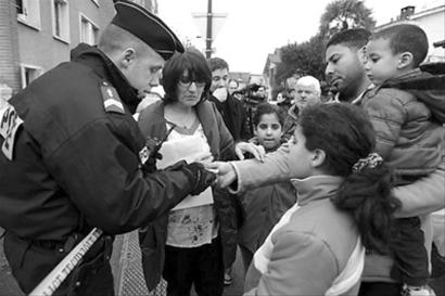 枪击案嫌犯被击毙 法国安全部门遭质疑