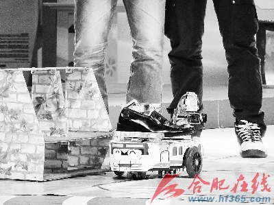 擦皮鞋的火车侠