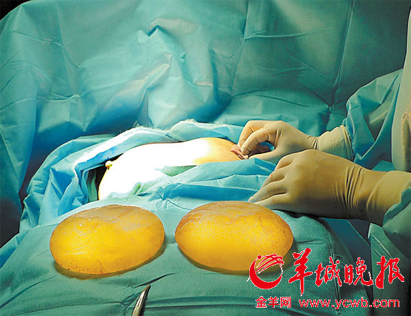 外科医生用照片讲述手术室里的故事