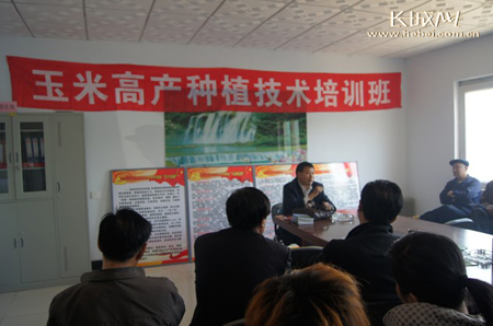 秦皇岛农业局组织专家进村开展农业技术培训