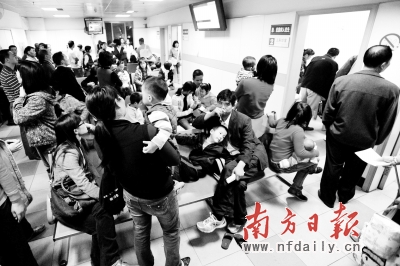 医疗纠纷发生了，患者或其家属索赔该找谁？ 南方日报记者 卢奕诚 摄