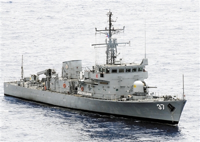 一艘在演习中的菲律宾海军舰艇。