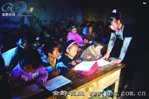 陈家寨小学的老师和孩子们。