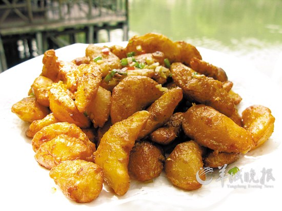 椒盐鲜菱角，外表金香，内里微粉，全粒咸香