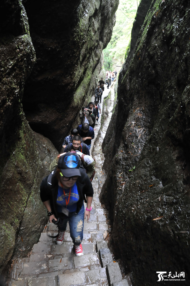 翠微峰——一线天景观。