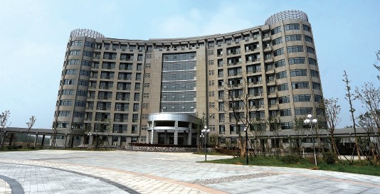 新合肥市福利中心:爱心人士担任家长(图)