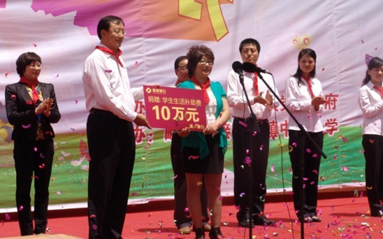 浙商银行西安分行赴略阳县捐赠献爱心(图)