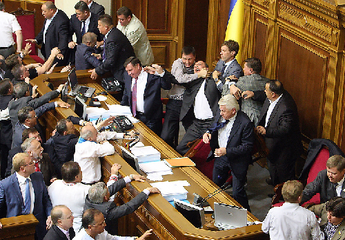 乌克兰执政党和反对派因官方语言问题议会群殴图