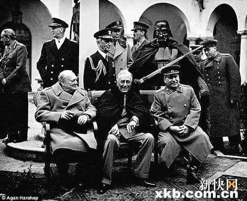 ▲1945年2月，黑武士达斯&middot;维斯现身雅尔塔三巨头会议，和丘吉尔、罗斯福以及斯大林同台。不过看上去，它倒像个邪恶的幽灵。