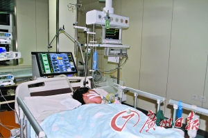 　　张丽莉至今还没有脱离危险期。（照片来源：黑龙江晨报）