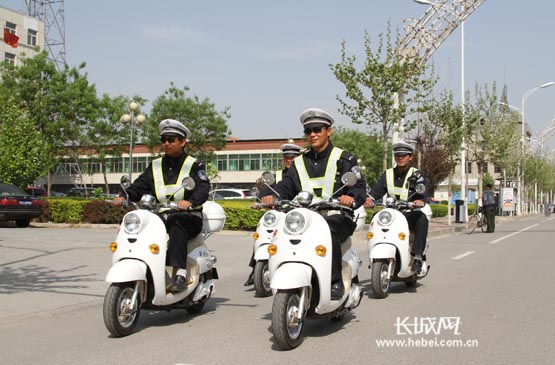 廊坊霸州市:10辆警用电动车亮相街头 漂亮!