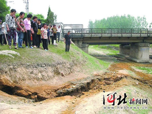 沧县兴济镇深夜屡遭偷排盐酸图