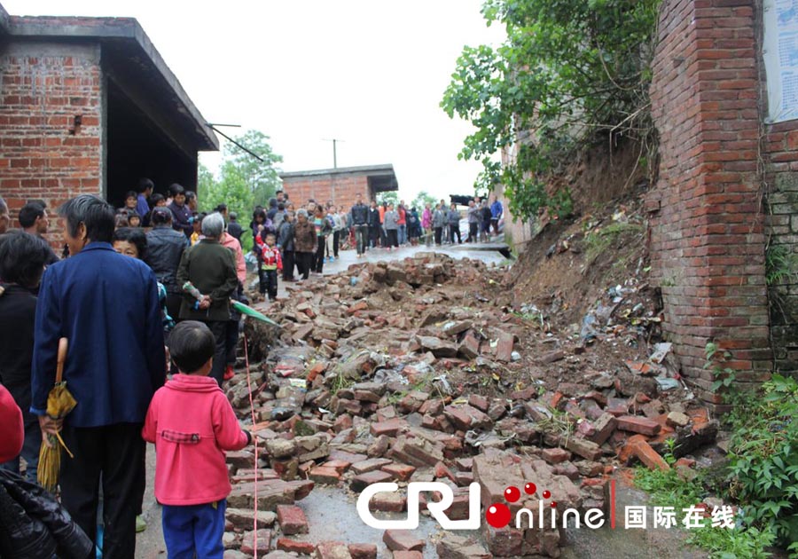 强降雨致湖南衡阳县中学围墙坍塌 4名学生身亡