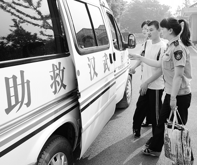 这条回家的路,他走了5年
