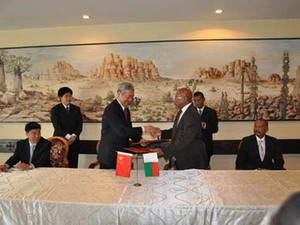 驻马达加斯加大使沈永祥和马外长皮埃罗·拉乔