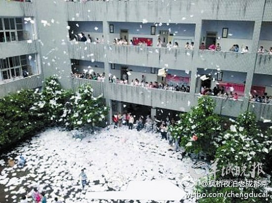 考前撕书如飞雪,这是怎样的宣泄