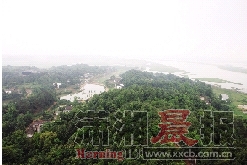 6月2日，在觉华塔鸟瞰长沙铜官窑遗址公园。园内觉华塔、登山游道、彩唐桥、入园道路等已完成。