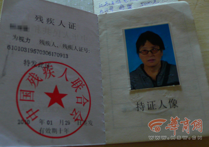 女子挖野菜遭恶狗围攻追踪 家属想找律师帮其