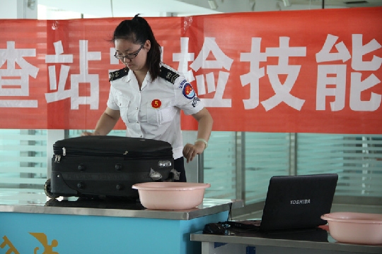 提高安全检查水平 喀什机场举办技能大比武