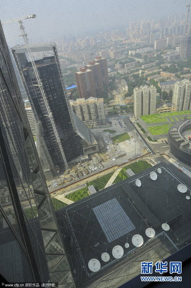 　　2012年6月1日，北京，从央视新址大楼高处俯瞰。