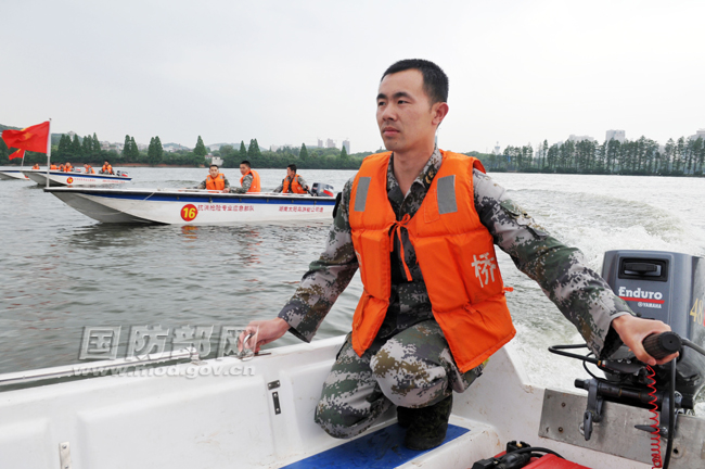 某舟桥旅开展抗洪演练做好应对洪灾准备