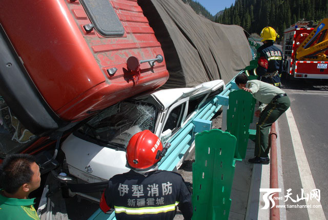 新疆交警总队公布4,5月期间全区特大车祸图片