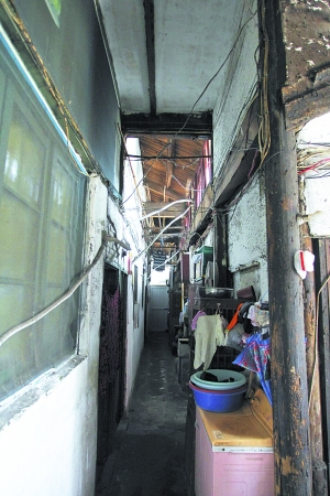 　　▲ 位于杨树浦路上的大隆机器厂老厂房，还住着十来户人家。　　平凉路上的严裕棠老宅现在已被列入拆迁范围。　　早报记者 张栋 图