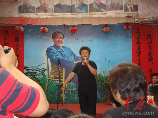 演员也是村里的村民，每周都有演出