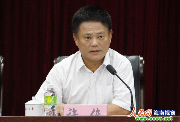 海南省委常委,宣传部长许俊在会上讲话