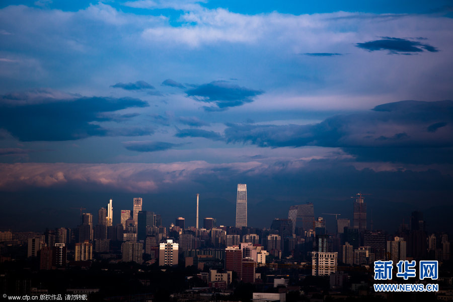 北京天空现蘑菇云 清晨美如画