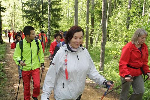 中国越野行走队访问芬兰。(图\/田庆华)
