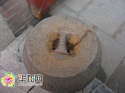 ????“拴马石”重300斤 皇宫内小伙要能举起它才有资格娶妻 张译文 摄