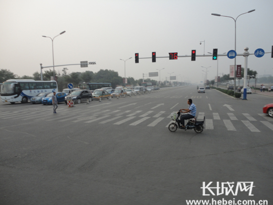 站前路。 张明月 摄