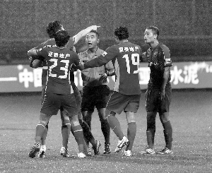 换帅不管用,申花还是换外援吧_资讯频道_凤凰