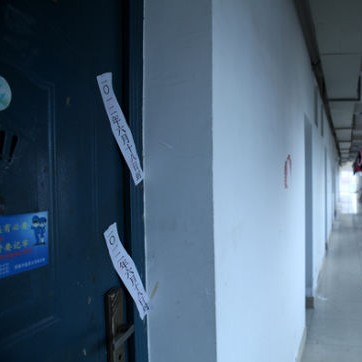 湖南中医药大学含浦校区一名2009级女生在宿舍内上吊自杀身亡