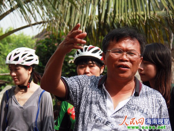 东英镇副镇长符树友认为休闲渔业可以给靠海为生的村民更多出路。