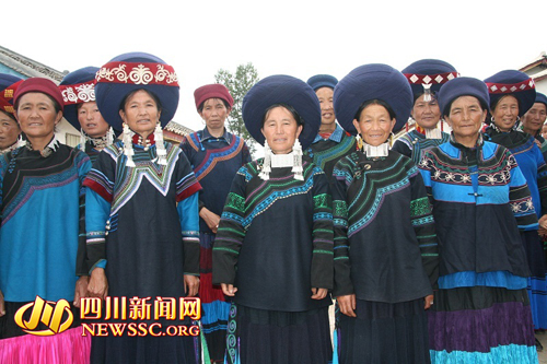 彝族人口排名_走进大凉山 彝族多彩区域服饰展现昭觉独特魅力