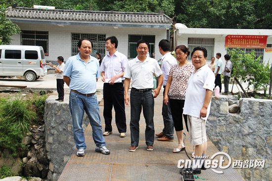 安康市委市政府督查宁陕县上半年新农村建设工作