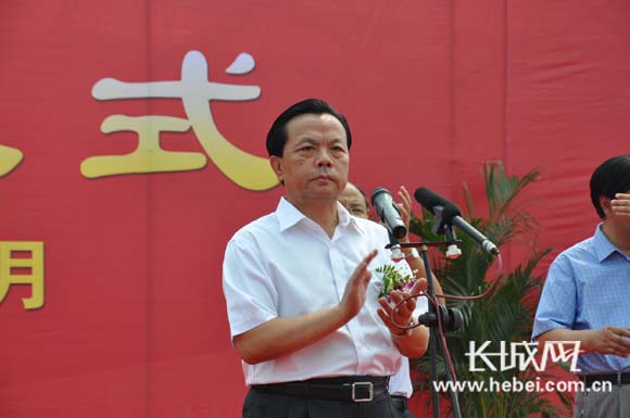 图：邯郸市委书郭大建宣布永年广府旅游路全线通车。张飞涛摄