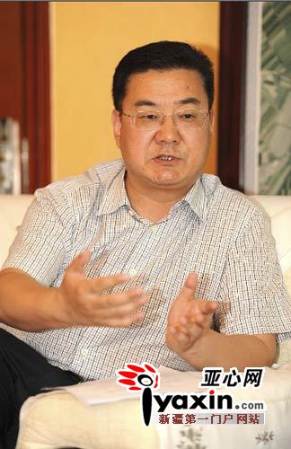 昌吉市市委书记何永慧 亚心网记者 马元摄