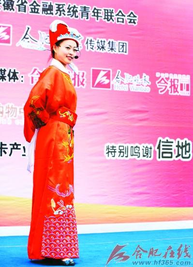 <em>女驸马</em>一身红袍来拉票_资讯频道_凤凰网