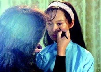 女星后台化妆照