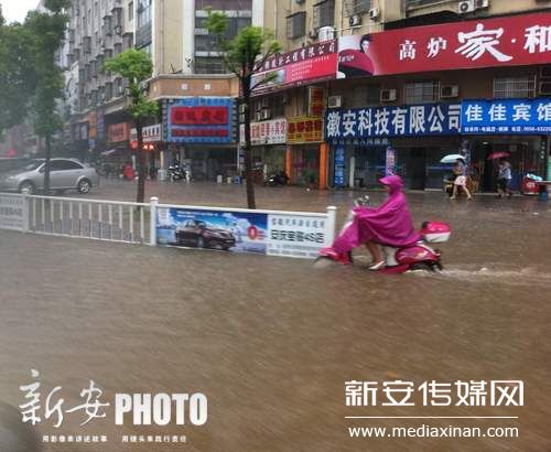 安庆再遭暴雨袭击四天两涝 被淹小区居民再度