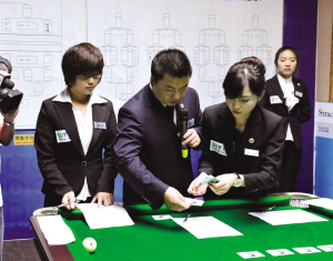 　　作为总裁判长组织比赛