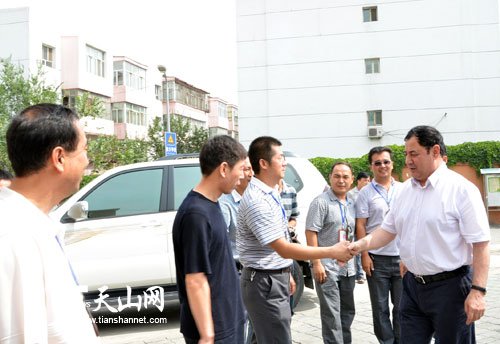 肖开提·依明看望爱国宗教人士