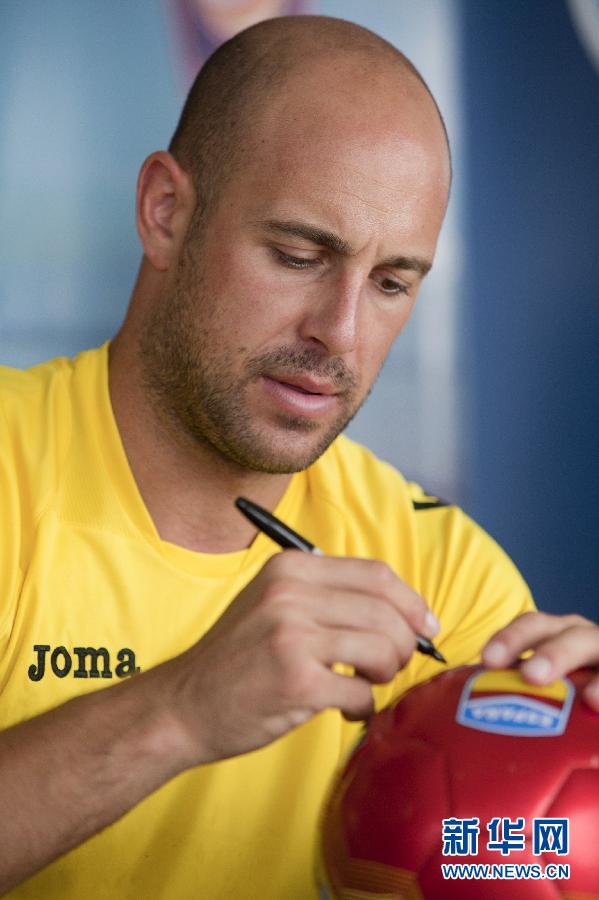 西班牙国家队门将雷纳在波多黎各参加青少年活